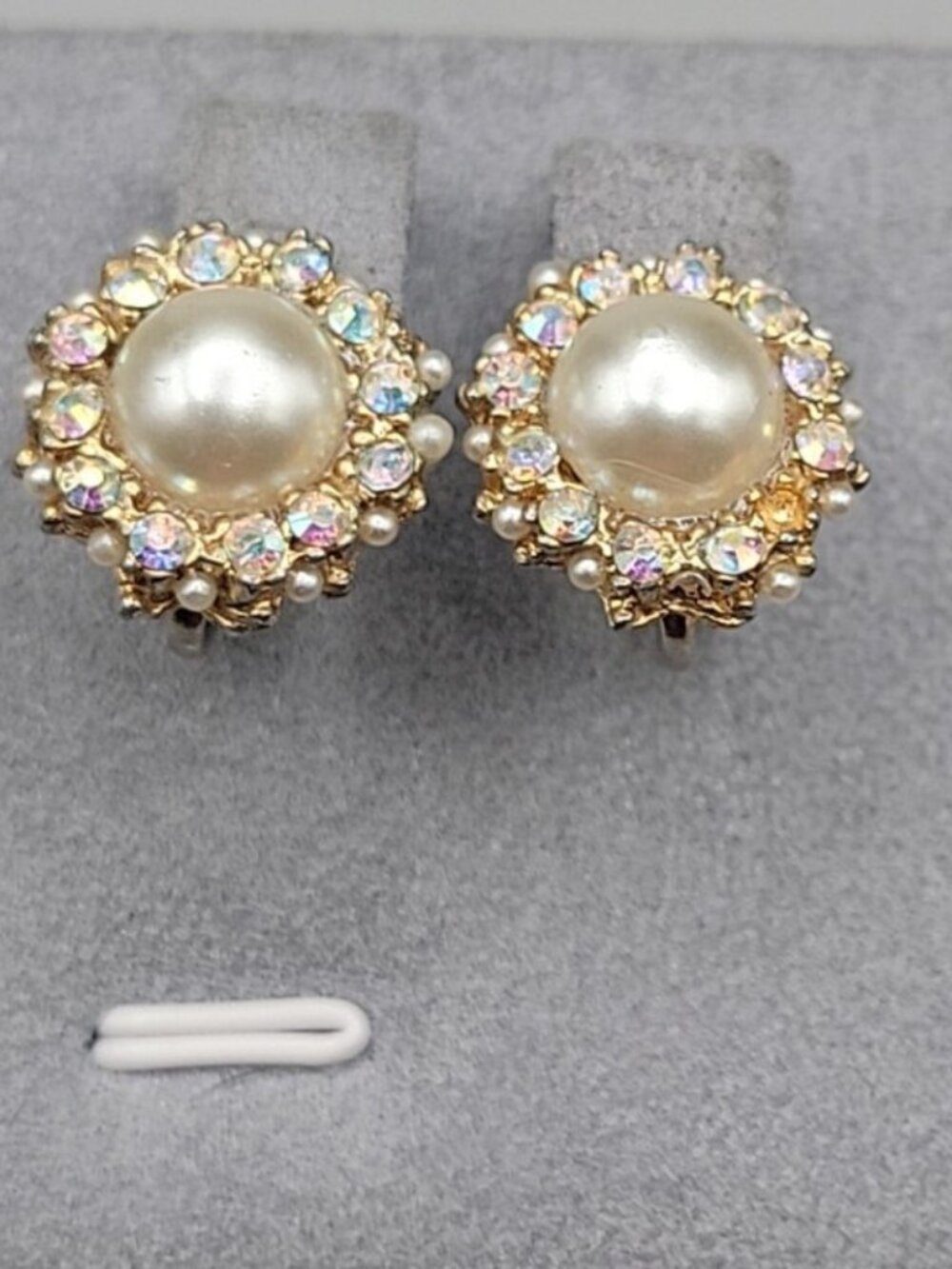 Vtg Imitation Button Pearls Aurora Borealis Pave Screw-back Earrings Silver Tone